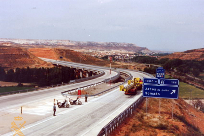 Agrupación de Tráfico - Motoristas realizando control en autovía. 1995