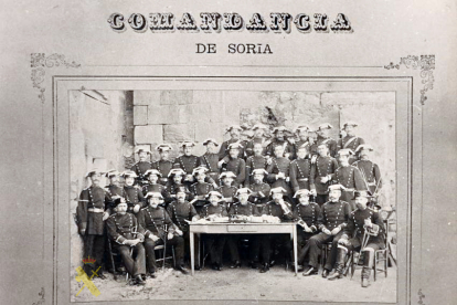 Jefes, oficiales, suboficiales y tropa de la Comandancia de Soria en 1892