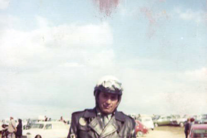 Guardia civil Pedro Lucas Elena, de servicio como motorista de la Agrupación de Tráfico. 1974