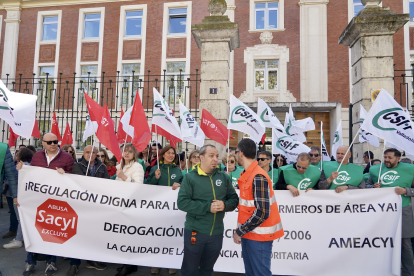 Concentración de la Agrupación de Profesionales de Área de Castilla y León (AMEACyL) ante la Consejería de Sanidad