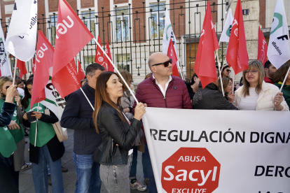 Concentración de la Agrupación de Profesionales de Área de Castilla y León (AMEACyL) ante la Consejería de Sanidad