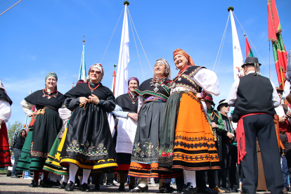 La capital leonesa acoge un desfile de pendones de León, Zamora, Cantabria y Portugal