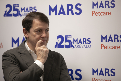 El presidente de la Junta visita la planta de producción Mars