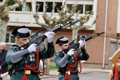 El teniente general Luis del Castillo Ruano, acompañado del delegado del Gobierno en Castilla y León, Nicanor Sen, preside el acto conmemorativo del 180 aniversario de la fundación de la Guardia Civil