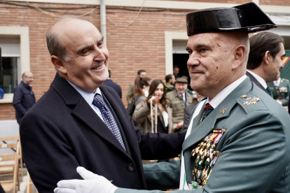 El teniente general Luis del Castillo Ruano, acompañado del delegado del Gobierno en Castilla y León, Nicanor Sen, preside el acto conmemorativo del 180 aniversario de la fundación de la Guardia Civil