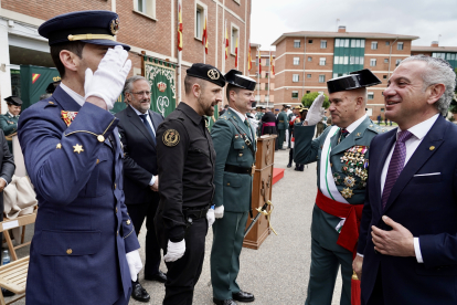 El teniente general Luis del Castillo Ruano, acompañado del delegado del Gobierno en Castilla y León, Nicanor Sen, preside el acto conmemorativo del 180 aniversario de la fundación de la Guardia Civil