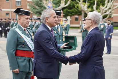 El teniente general Luis del Castillo Ruano, acompañado del delegado del Gobierno en Castilla y León, Nicanor Sen, preside el acto conmemorativo del 180 aniversario de la fundación de la Guardia Civil