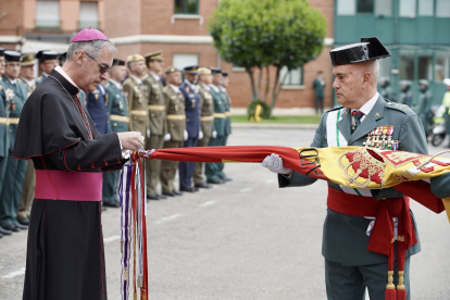 El teniente general Luis del Castillo Ruano, acompañado del delegado del Gobierno en Castilla y León, Nicanor Sen, preside el acto conmemorativo del 180 aniversario de la fundación de la Guardia Civil