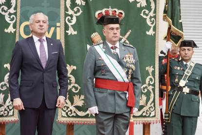 El teniente general Luis del Castillo Ruano, acompañado del delegado del Gobierno en Castilla y León, Nicanor Sen, preside el acto conmemorativo del 180 aniversario de la fundación de la Guardia Civil