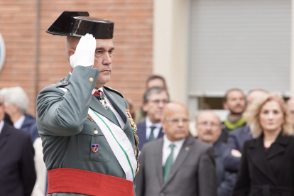 El teniente general Luis del Castillo Ruano, acompañado del delegado del Gobierno en Castilla y León, Nicanor Sen, preside el acto conmemorativo del 180 aniversario de la fundación de la Guardia Civil