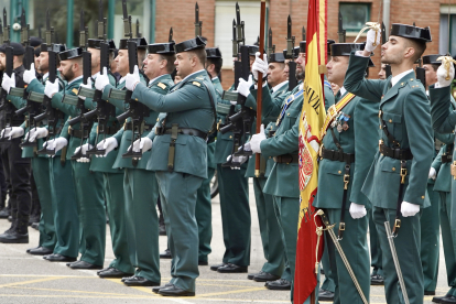 El teniente general Luis del Castillo Ruano, acompañado del delegado del Gobierno en Castilla y León, Nicanor Sen, preside el acto conmemorativo del 180 aniversario de la fundación de la Guardia Civil