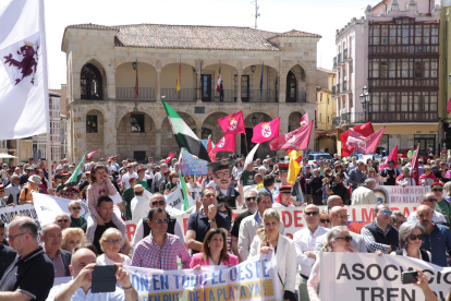 Concentración por la reapertura de la línea ferroviaria de la Ruta de la Plata entre Astorga (León), Zamora, Salamanca y Plasencia (Cáceres).