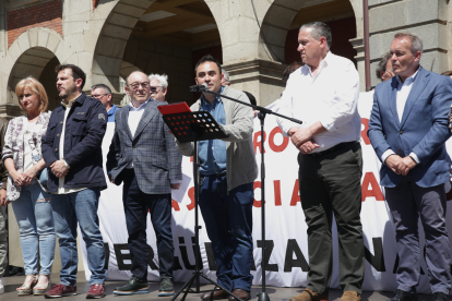 Concentración por la reapertura de la línea ferroviaria de la Ruta de la Plata entre Astorga (León), Zamora, Salamanca y Plasencia (Cáceres).