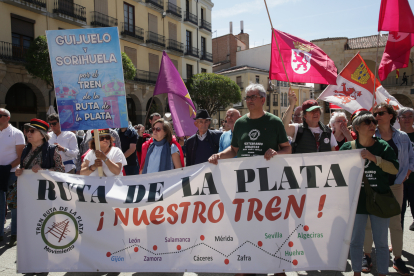 Concentración por la reapertura de la línea ferroviaria de la Ruta de la Plata entre Astorga (León), Zamora, Salamanca y Plasencia (Cáceres).