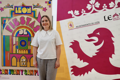 La concejala de Fiestas del Ayuntamiento de León, Camino Orejas, presenta el programa de las fiestas de San Juan y San Pedro