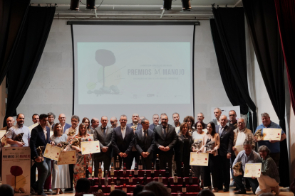 El consejero de Agricultura, Ganadería y Desarrollo Rural, Gerardo Dueñas, en el XIX Concurso Nacional de Vinos, Premios Manojos