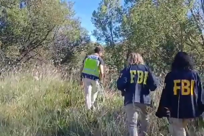 Dos agentes del FBI y uno de la Policía Nacional este jueves en Medinaceli