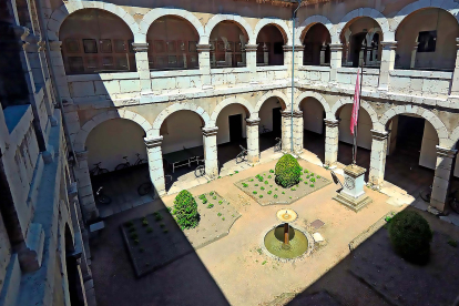 Interior del Colegio Mayor Santa Cruz, uno de los alojamientos que pueden elegir los estudiantes que acudan al Campus de Valladolid. WEB DEL COLEGIO MAYOR SANTA CRUZ