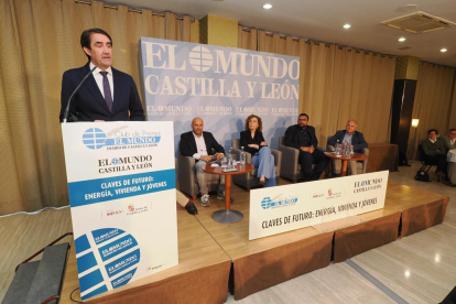 El consejero de Medio Ambiente, Vivienda y Ordenación del Territorio, Juan Carlos Suárez-Quiñones, abre el Club de Prensa 'Claves del futuro: Energía, Vivienda y Jóvenes