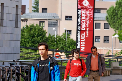 Estudiantes en el Campus Miguel Delibes de la Universidad de Valladolid. Photogenic