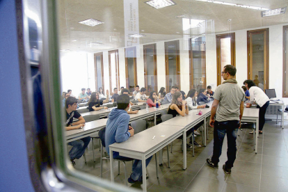 Alumnos en una de las clases del Campus María Zambrano de la Universidad de Valladolid. ICAL