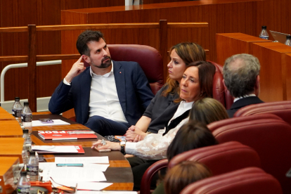 Luis Tudanca, Rosa Rubio y Patricia Gómez Urbán en un pleno de las Cortes