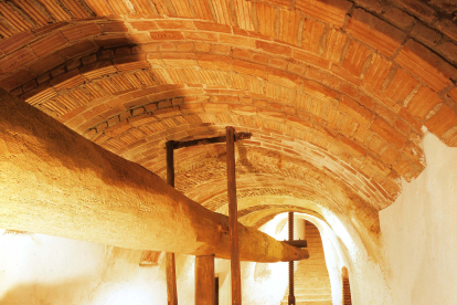 Interior de una de las bodegas de las Rutas del vino de Castilla y León.