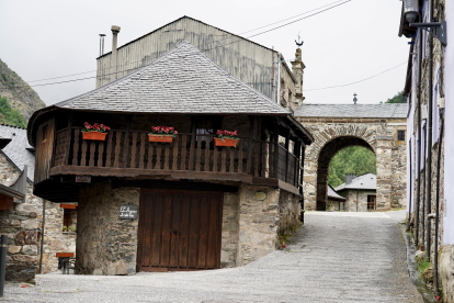 Inauguración de la temporada 2024 de la Sede Estable de Arte y Artesanía de Colinas del Campo de Martín Moro Toledano (León).