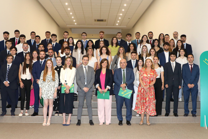 Foto Familia del acto de bienvenida alumnos prácticas