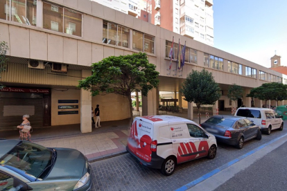 Acceso a la sede de la Gerencia de Servicios Sociales, en Valladolid.