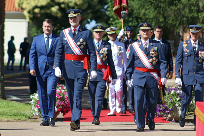 Entrega de Reales Despachos de sargentos a los 339 integrantes de la XXXII promoción de la Academia Básica del Aire.