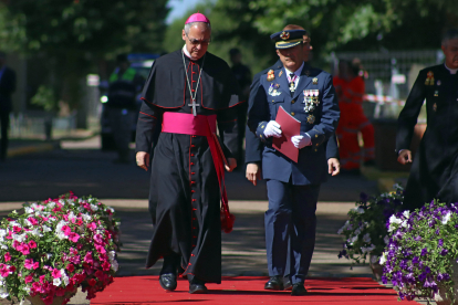 Entrega de Reales Despachos de sargentos a los 339 integrantes de la XXXII promoción de la Academia Básica del Aire.