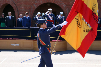 Entrega de Reales Despachos de sargentos a los 339 integrantes de la XXXII promoción de la Academia Básica del Aire.