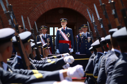 Entrega de Reales Despachos de sargentos a los 339 integrantes de la XXXII promoción de la Academia Básica del Aire.