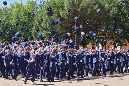 Entrega de Reales Despachos de sargentos a los 339 integrantes de la XXXII promoción de la Academia Básica del Aire.