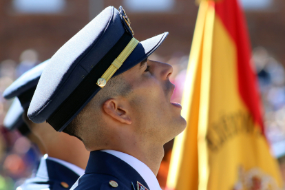 Entrega de Reales Despachos de sargentos a los 339 integrantes de la XXXII promoción de la Academia Básica del Aire.