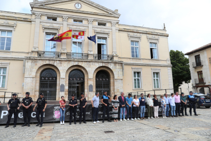 Minuto de silencio en la plaza Mayor de Palencia por las últimas víctimas de violencia de género