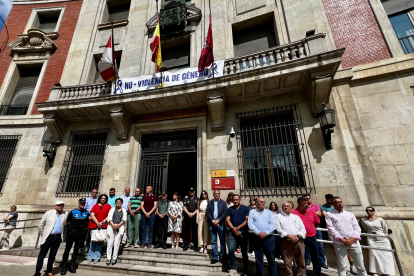 Minuto de silencio en León por las últimas víctimas de violencia de género