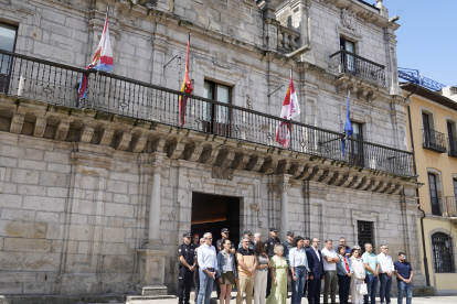 Minuto de silencio en Ponferrada por las últimas víctimas de violencia de género en España