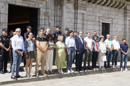 Minuto de silencio en Ponferrada por las últimas víctimas de violencia de género en España