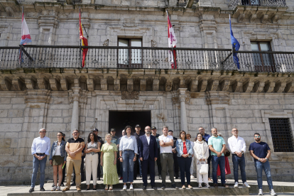 Minuto de silencio en Ponferrada por las últimas víctimas de violencia de género en España