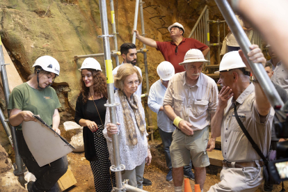 Visita de S.M. la Reina Doña Sofía a los yacimientos de la sierra de Atapuerca