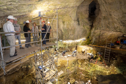 Visita de S.M. la Reina Doña Sofía a los yacimientos de la sierra de Atapuerca