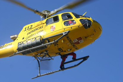 Helicóptero de rescate de Castilla y León en una imagen de archivo.