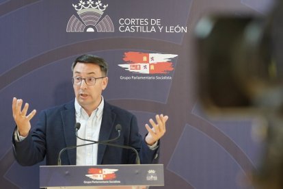 El portavoz de Educación del PSOE, Fernando Pablos