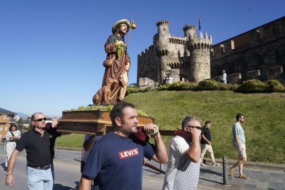 Ponferrada celebra un año más su tradicional Voto de Villa a San Roque.