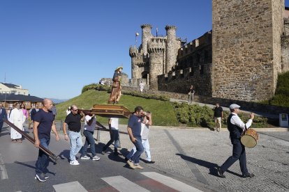 Ponferrada celebra un año más su tradicional Voto de Villa a San Roque.