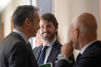 David Hierro, Juan García-Gallardo y Carlos Menéndez antes de la Junta de Portavoces.