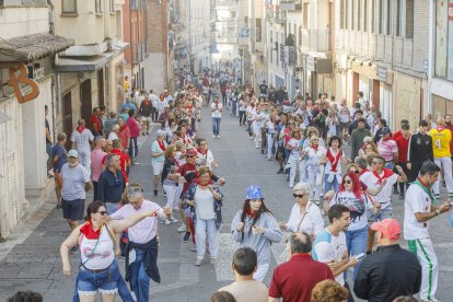 Los toros pasan de tres en tres tanto por el paso de 'Las Máquinas', como por las calles de Cuéllar