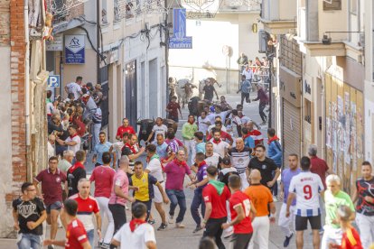 Precioso encierro en su parte urbana con novillos de la ganadería Núñez del Cuvillo